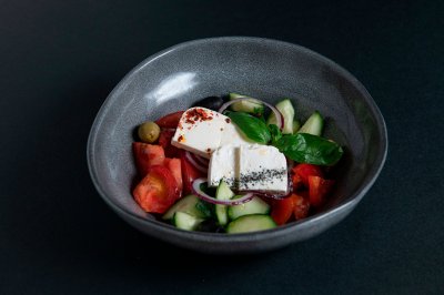 Салат овощной с брынзой