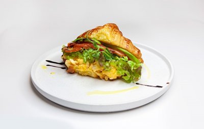Скрэмбл-сэндвич с лососем